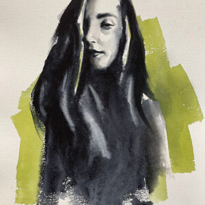 Chica sobre verde
